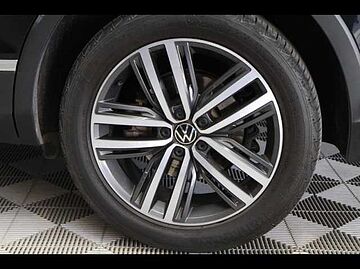 Volkswagen Tiguan 1.4 eHybrid 245ch Elegance Exclusive DSG6 Noir Intense nacrée