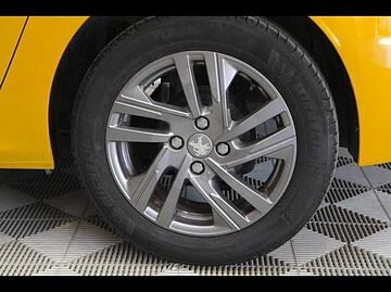 Peugeot 208 1.2 PureTech 75ch S&S Style Jaune
