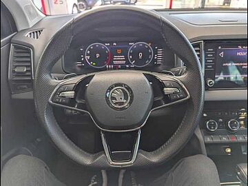SKODA Karoq 1.5 TSI ACT 150ch Style DSG7 Blanc Lune métallisée