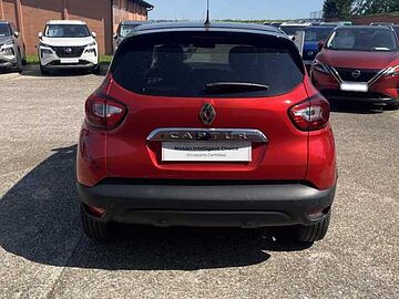 Renault Captur 0.9 TCe 90ch Stop&Start energy Intens Euro6 114g 2016 Rouge Flamme / Toit Noir Etoilé